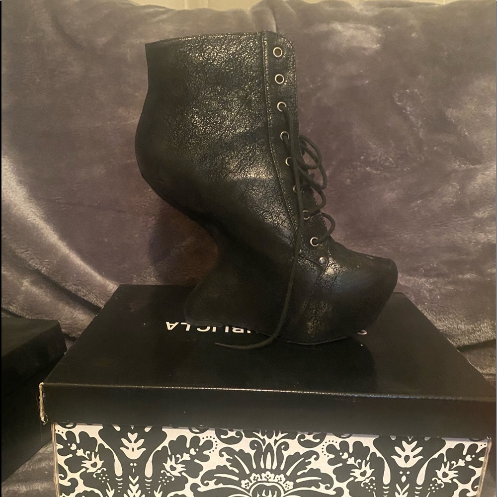 Quantum Black Heel